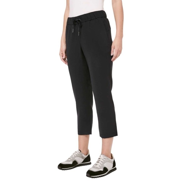 Lululemon On The Fly Crop *Woven 23" size 2 Black Travel Pant - Picture 3 of 12